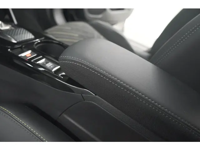 Peugeot 2008 PureTech 130 EAT8 GT 2024 Benzine 46