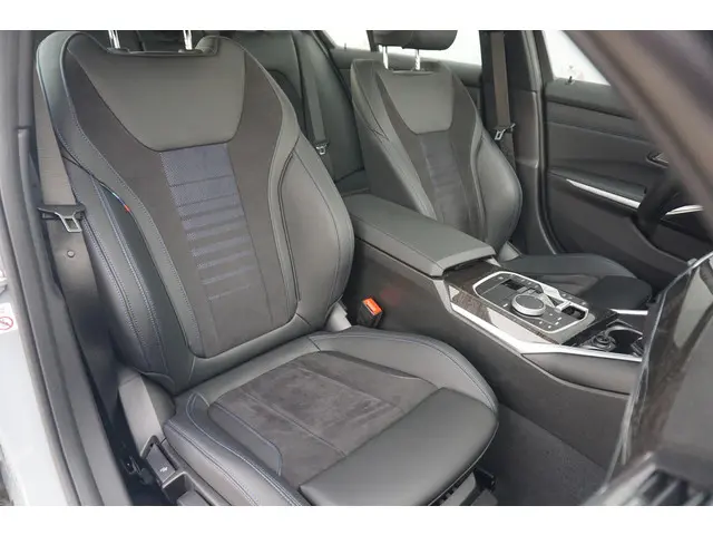 BMW 3 Serie 330e 2023 Hybride Benzine 8