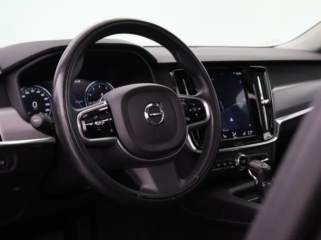 Volvo S90 2.0 T5 250PK MOMENTUM + SCHUIFDAK | 2018 Benzine 26