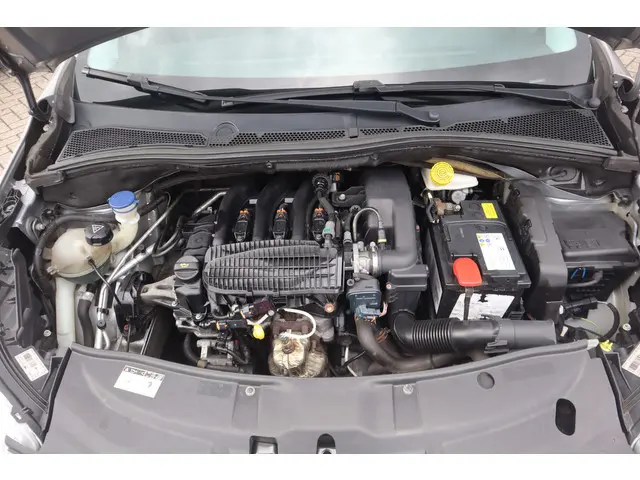 Peugeot 2008 1.2 VTi Allure 2013 Benzine 31