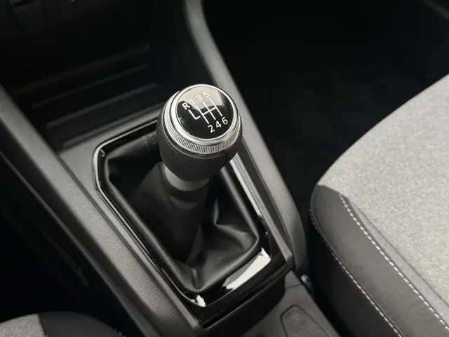 Renault Clio TCe 90 evolution 2024 Benzine 19