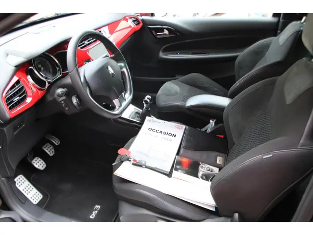 DS DS 3 1.2 PureTech So Red 2015 Benzine 26