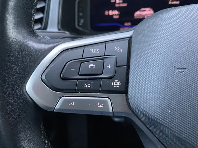 Volkswagen T-Roc 1.5 TSI Life Business 2022 Benzine 18