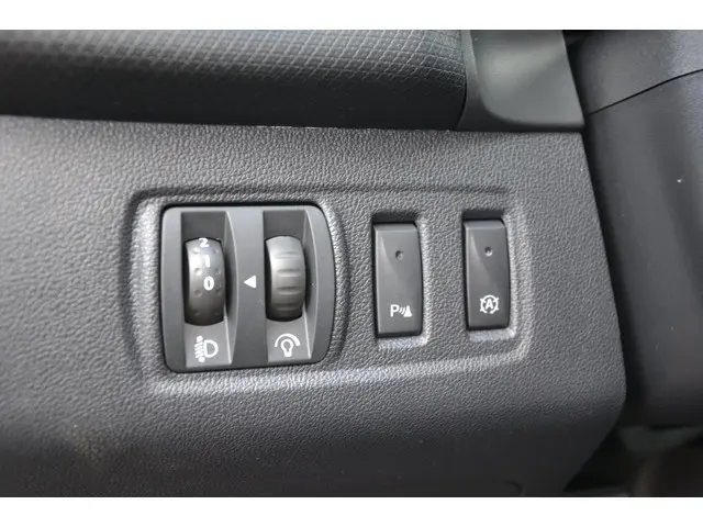 Renault Clio Estate 0.9 TCe Limited 2017 Benzine 13