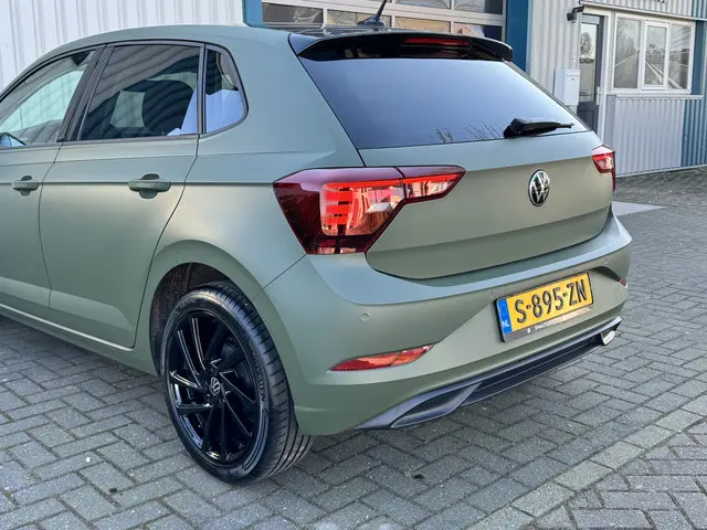 Volkswagen Polo 1.0 TSI Gree Wrap / Zwart met. 2023 Benzine 8