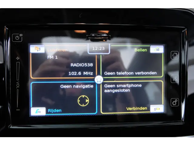 Suzuki Vitara 1.6 High Executive 2016 Benzine 10