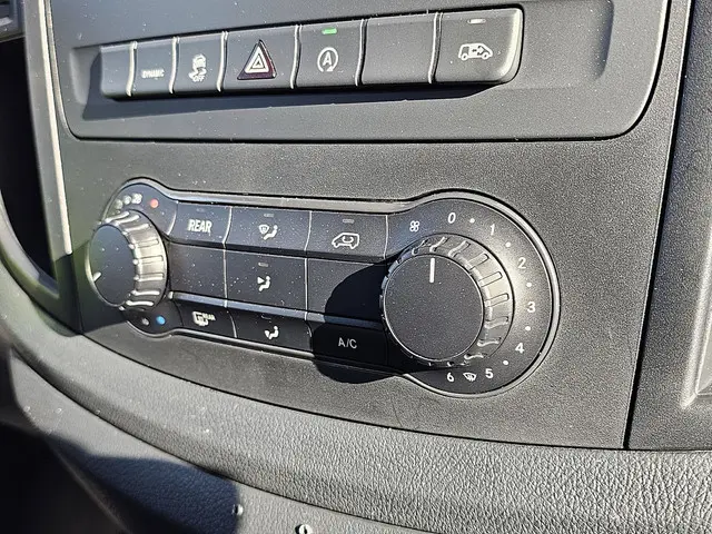 Mercedes-Benz Vito 114 2023 Diesel 10