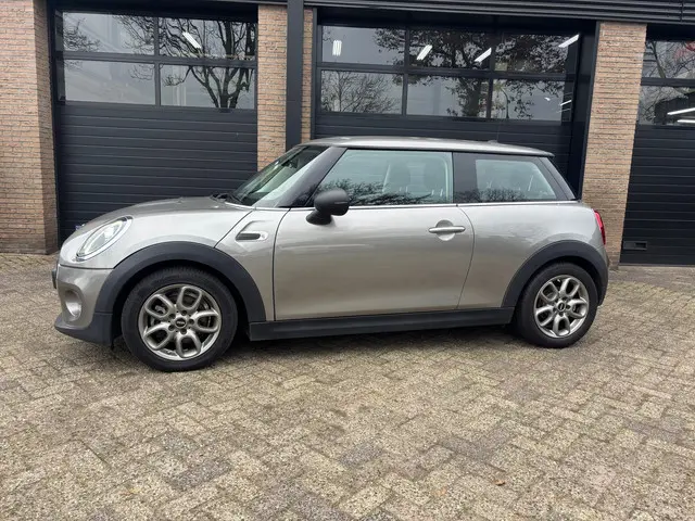 MINI One Mini 1.5 Pepper Navi 2018 Benzine 2