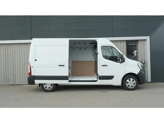 Renault Master T35 2.3 dCi 135 L2H2 Comfort 2024 Diesel 11