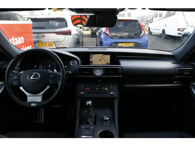 Lexus RC 300h F SPORT Line 2018 Hybride Benzine 33