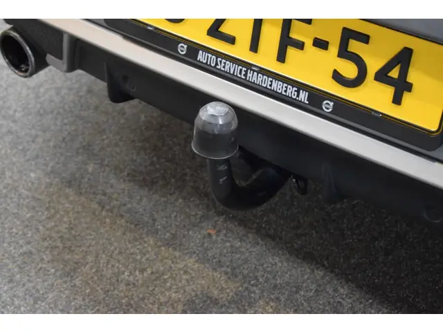 Volvo V40 T3 150pk R-Design 2015 Benzine 3