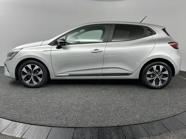 Renault Clio 1.0 TCe 90 Evolution 2023 Benzine 24