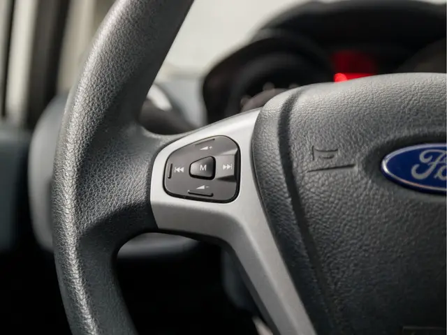 Ford Fiesta 1.4 Titanium 2012 Benzine 18