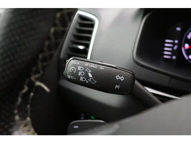 Škoda Karoq 1.5 TSI ACT Sportline Business 2020 Benzine 24