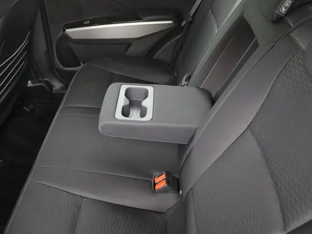 SsangYong Tivoli 1.6 Quartz 128PK AUTOM. 2018 Benzine 32