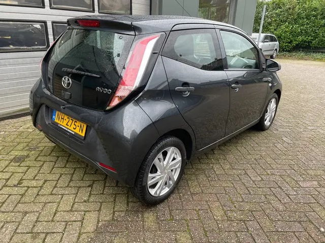 Toyota Aygo 1.0 VVT-i x-now 2017 Benzine 4