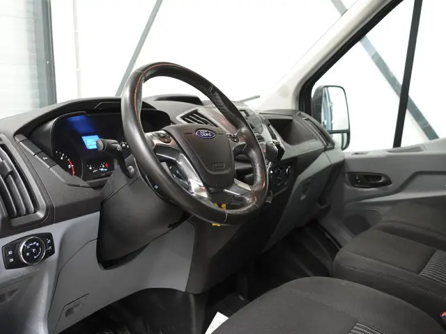 Ford Transit 130pk L3H2 Dubbele Cabine 2018 Diesel 2