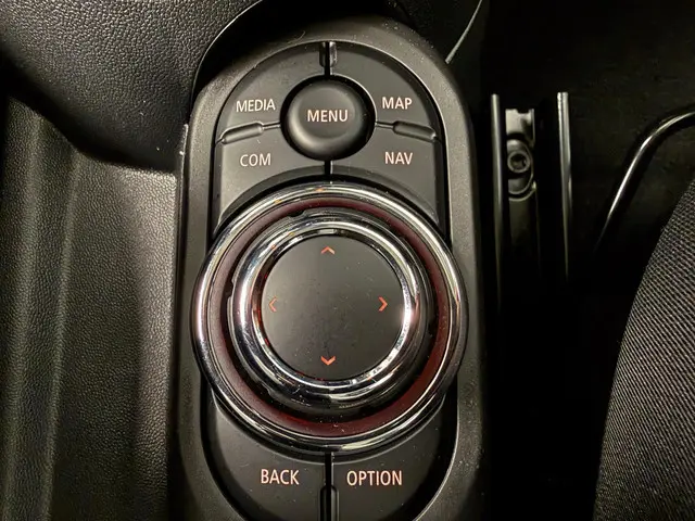 MINI 5-Deurs Cooper 2023 Benzine 16