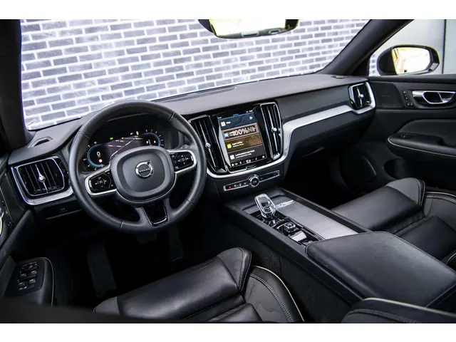 Volvo S60 2.0 B4 Plus Dark 2023 Benzine 11