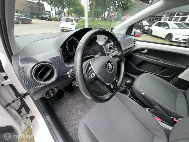 Volkswagen up! 1.0 BMT move up! 2017 Benzine 15