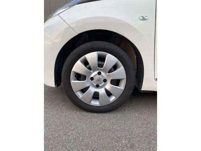Toyota Aygo 1.0 VVT-i x NEW APK (C1,107) 2017 Benzine 13