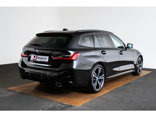 BMW 3 Serie Touring 330i 2023 Benzine 2