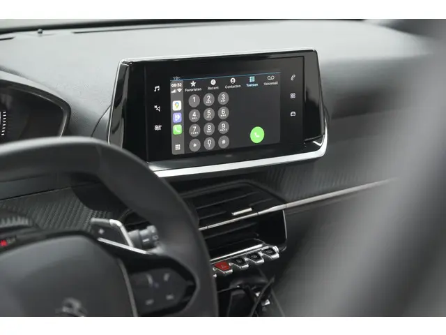 Peugeot 2008 PureTech 130 EAT8 Allure 2023 Benzine 63