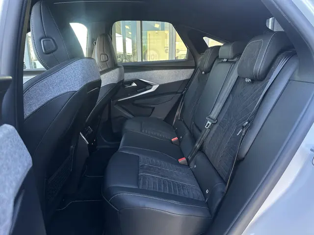 Peugeot e-3008 GT Avantage 210 73 kWh 2025 Elektrisch 12