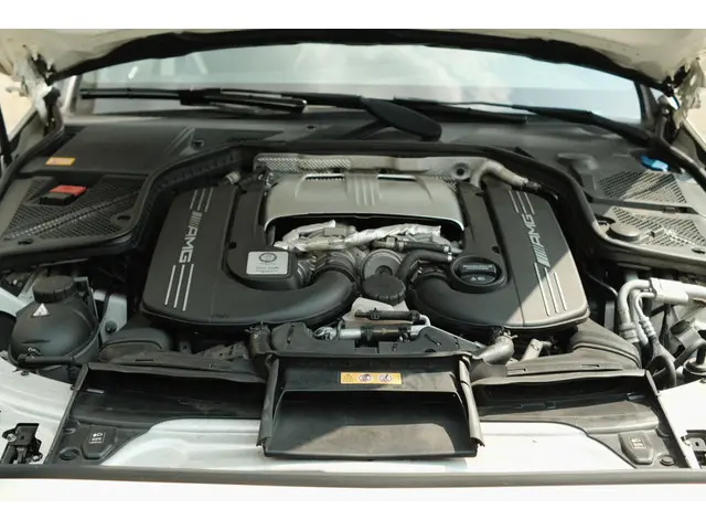 Mercedes-Benz C-Klasse AMG 63 S 2015 Benzine 25