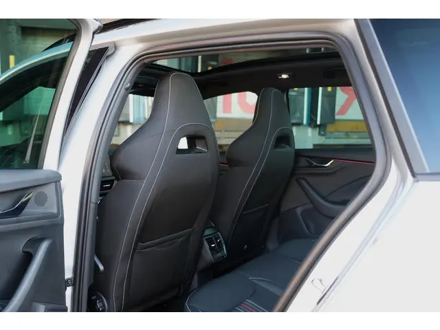 Škoda Kamiq FL 1.0 TSI DSG Monte Carlo 2024 Benzine 16