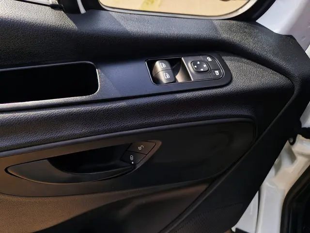 Mercedes-Benz Sprinter 211 1.9 CDI L2 H2 2022 Diesel 19