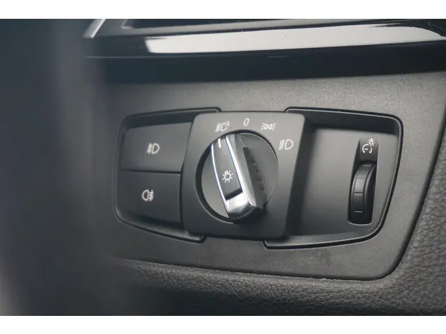 BMW 3 Serie Touring 320i 2017 Benzine 18