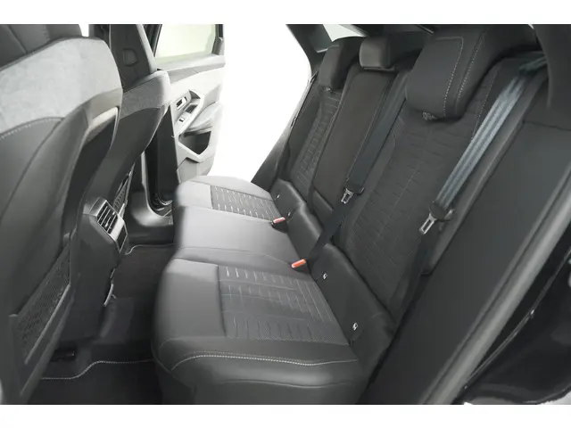 Peugeot 3008 1.2 Hybrid 136 GT 2025 Hybride Benzine 36