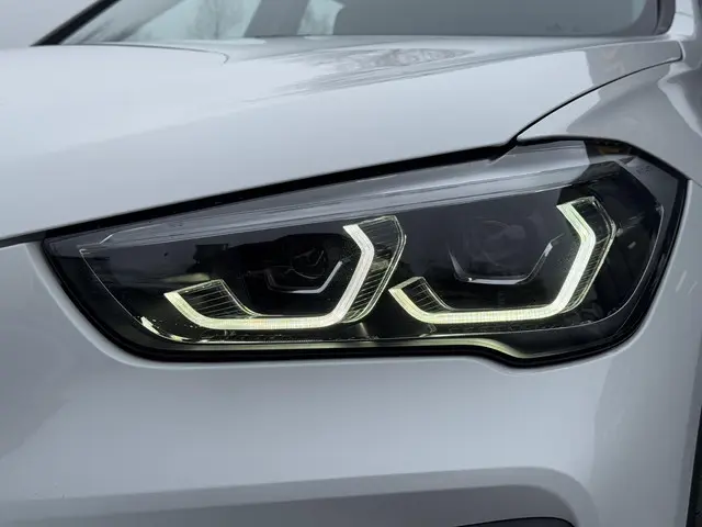 BMW X1 sDrive18i Executive Edition 2020 Benzine 36