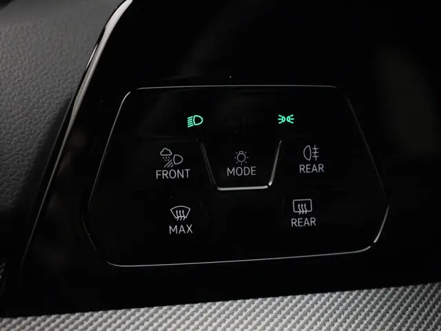 Volkswagen Golf 1.5eTSI/150PK R-Line DSG 2025 Benzine 24