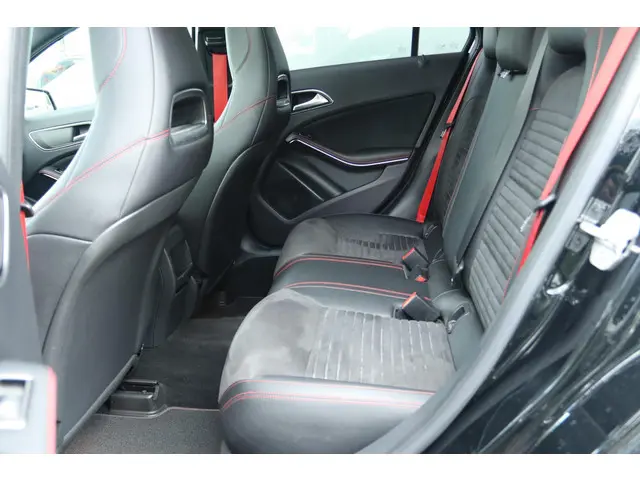 Mercedes-Benz A-Klasse AMG A45 4MATIC 2015 Benzine 15