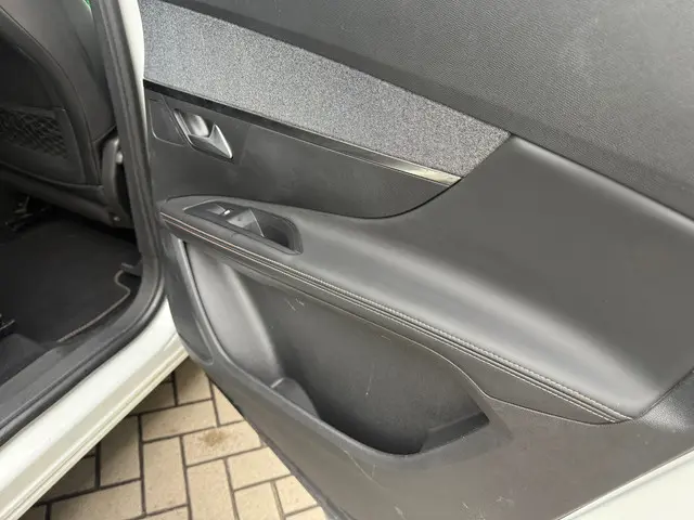Peugeot 5008 1.6 e-THP GT-Line - 7 personen 2018 Benzine 45