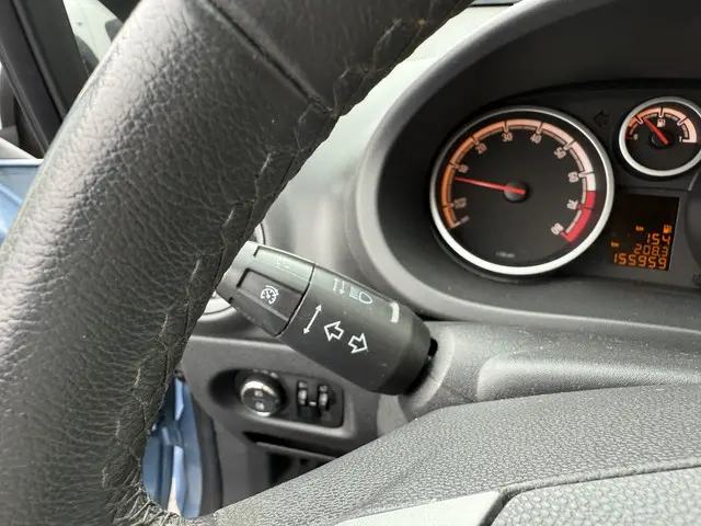 Opel Corsa 1.2-16V Berlin 2013 Benzine 13