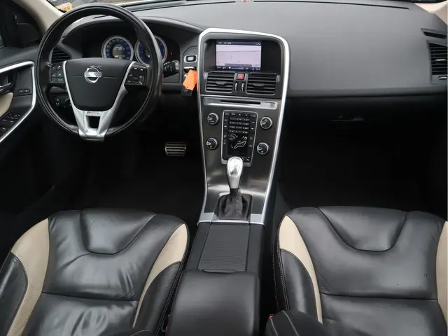 Volvo XC60 2.0 T5 R-Design 2013 Benzine 3