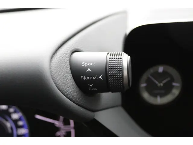 Lexus ES 300h Business Line 2023 Hybride Benzine 40