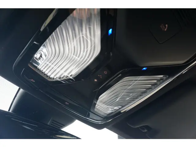 BMW 3 Serie Sedan 318i 2021 Benzine 24