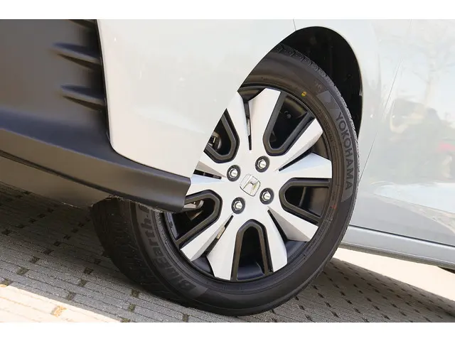 Honda Jazz 1.5i e:HEV ELEGANCE 2024 Hybride Benzine 12