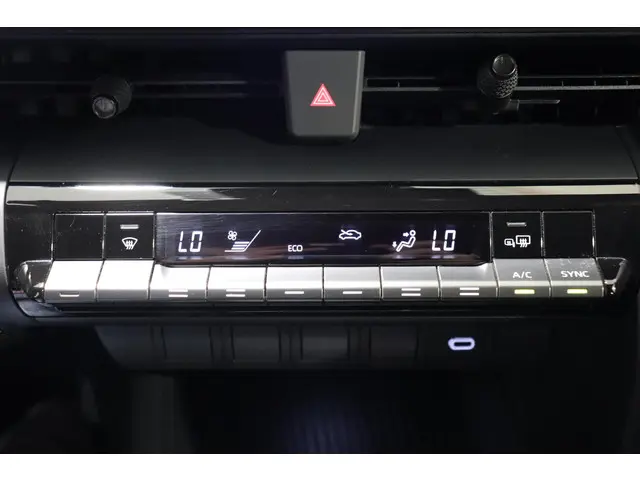 Toyota C-HR 1.8 Hybrid 140 Dynamic, 2024 Hybride Benzine 19