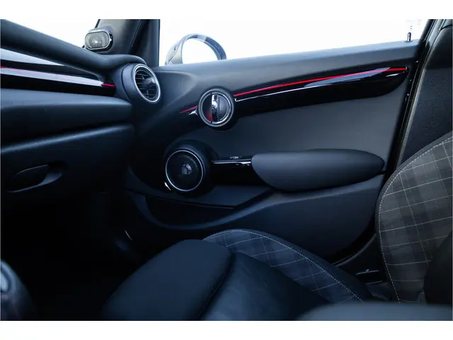 MINI Cooper S Mini Chili Serious Business 2015 Benzine 50