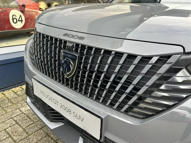 Peugeot 2008 1.2 Hybrid 145 GT 2025 Hybride Benzine 37