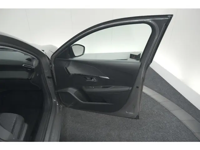 Peugeot 208 Hybrid 100 e-DCS6 Allure 2024 Benzine 67