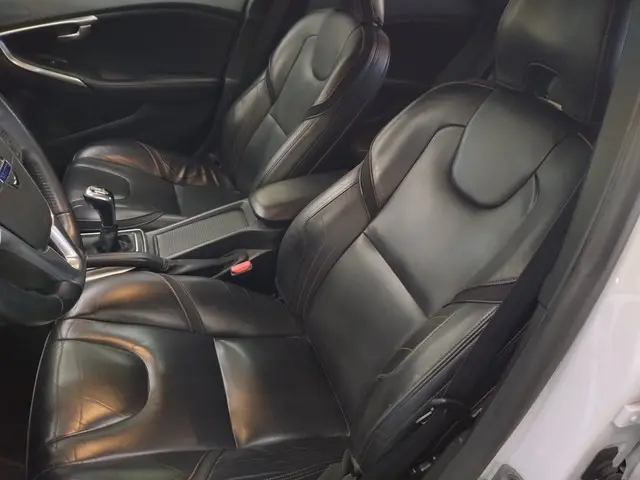 Volvo V40 2.0 D2 Ocean Race Lage km stand!! 2015 Diesel 10