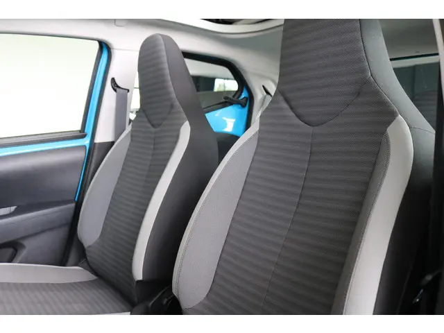 Toyota Aygo 1.0 VVT-i x-play Cabrio, 2019 Benzine 9