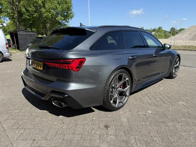 Audi RS6 A6 Avant TFSI quattro performance 2024 Benzine 5
