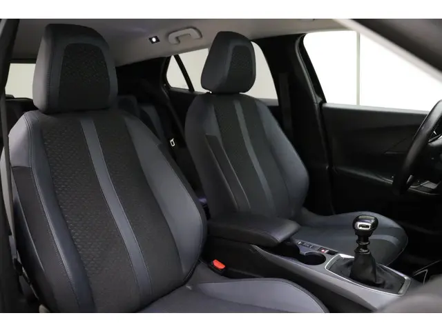 Peugeot 2008 1.2T 100pk Allure 2021 Benzine 13